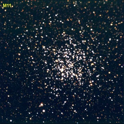 Típus: Nyílthalmaz, &alpha; = 18:51:5, &delta; = -6:16:12, Csillagkép: Scutum | Pajzs, Fényesség: 5.8, Méret: 660