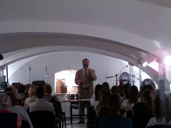 2009. május 12. - Csillagok, csillagok, szépen ragyogjatok - Dr. Fűzfa Balázs rendhagyó irodalomórája