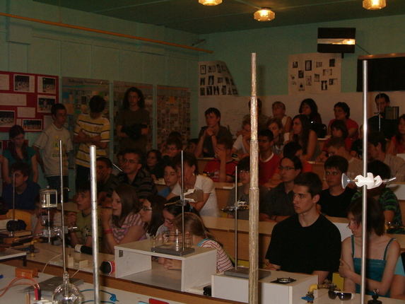 2009. május 12. - Elektromos és optikai kísérletek Gothard Korából - Molnár László rendhagyó fizikaórája