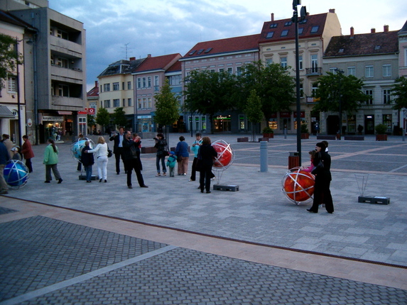 2009. május 5. - Megnyitó - Rolling stars and planets - Az égitestek gördítése